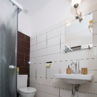 KOUPELNA pokoje č. 9 ( totožná s koupelnou pokoje č. 10)