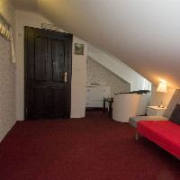 POKOJ č. 2- podkrovní malý pokoj ,rozkládací přistýlkový gauč o velikosti 140cm, vhodný pro jednu dospělou osobu, či dvě děti