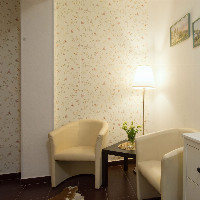 POKOJ č. 7- vstupní chodba s odpočinkovým koutkem