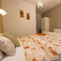 POKOJ č. 9- manželksá postel šíře 180cm