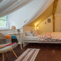 POKOJ č. 14-podkrovní malý pokoj s oknem situovaným do areálu penzionu